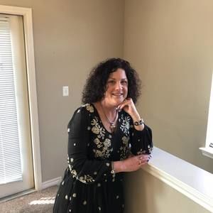 Meet your Posher, Becky